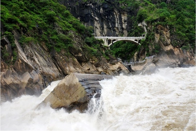 虎跳峡门票(虎跳峡门票60岁老人)